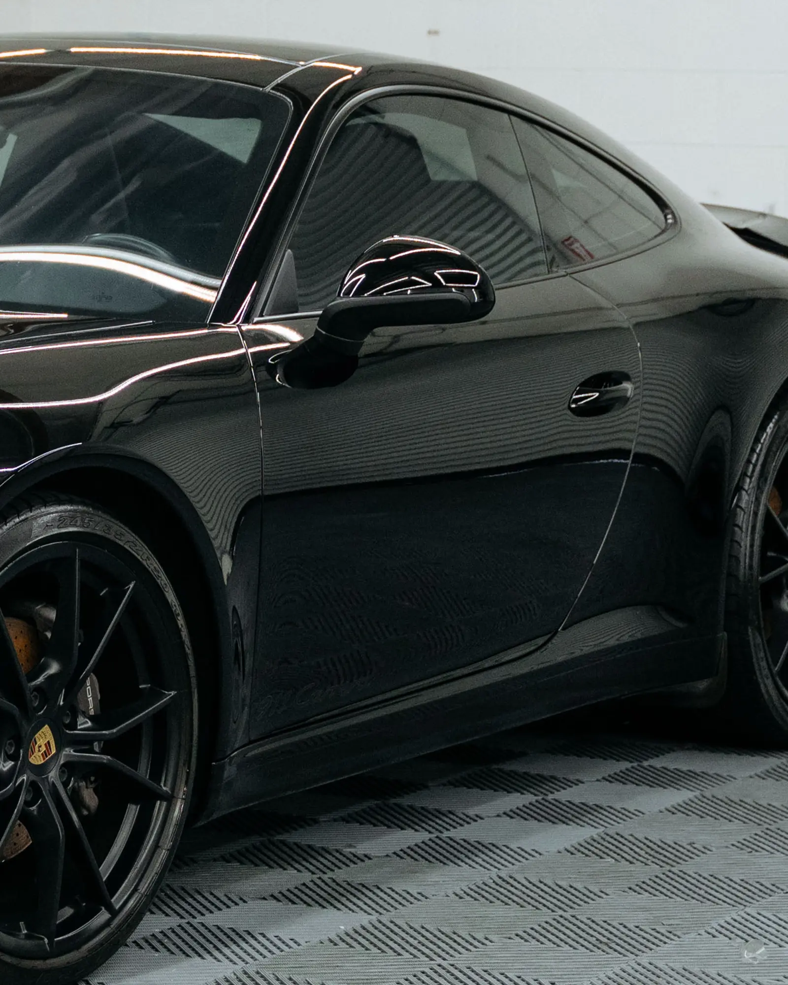 Porsche 911 — mirror housing, tight wrap